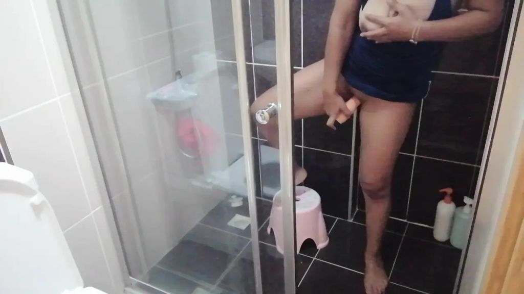 sexy foto nr. 4 von Dildofick im Badezimmer 1