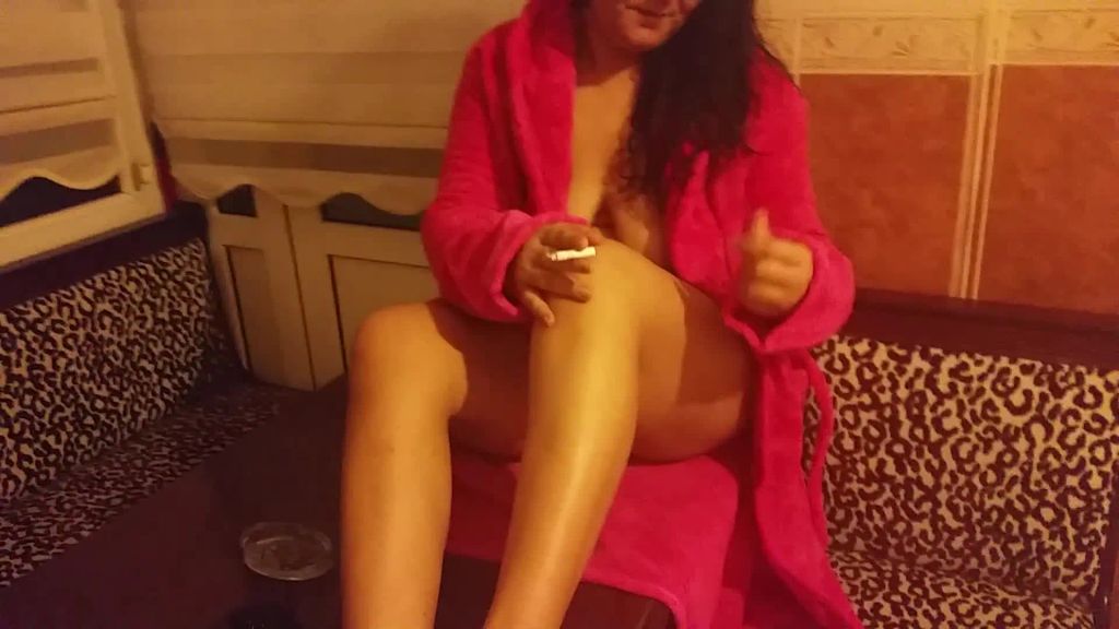 sexy foto nr. 6 von Türkin Derya in der Küche