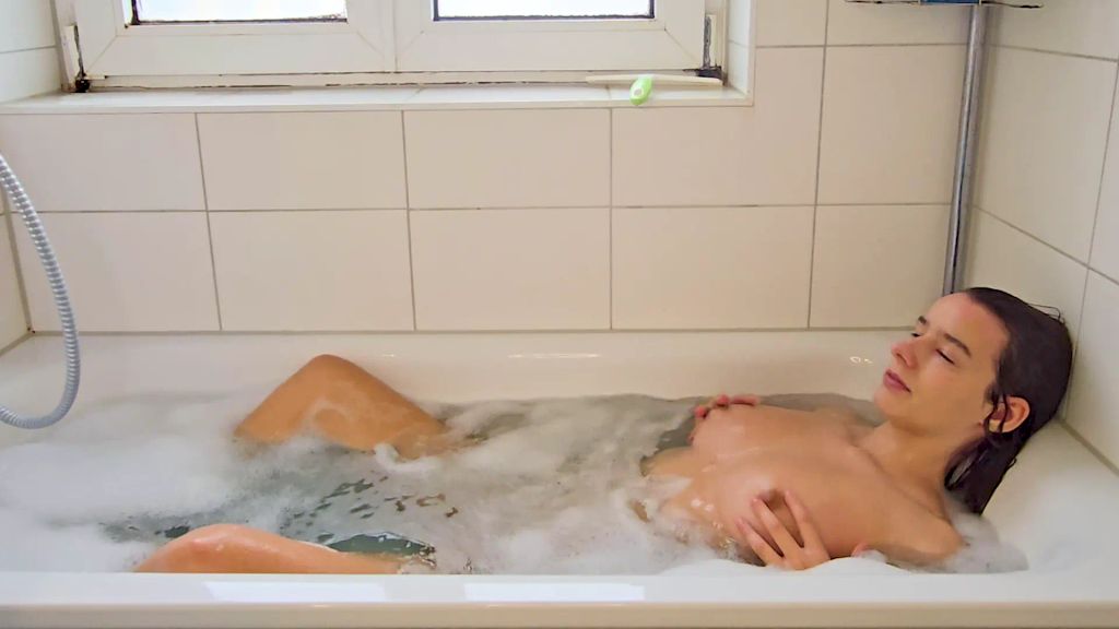 sexy foto nr. 2 von An kalten Tagen muss man die Fotze auf ficken…