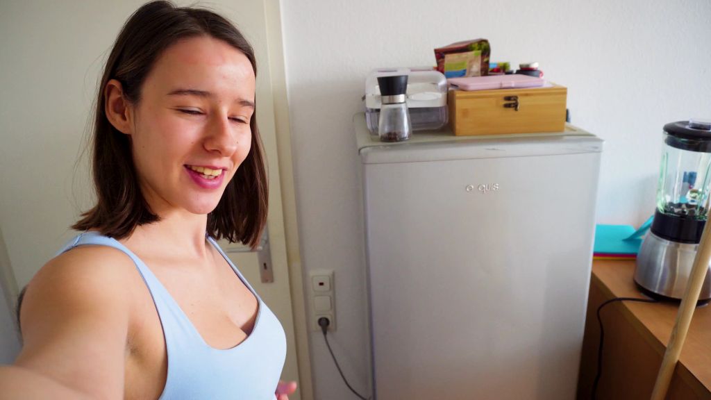 sexy foto nr. 1 von HABEN MICH MEINE NEUEN NACHBARN GEHÖRT!