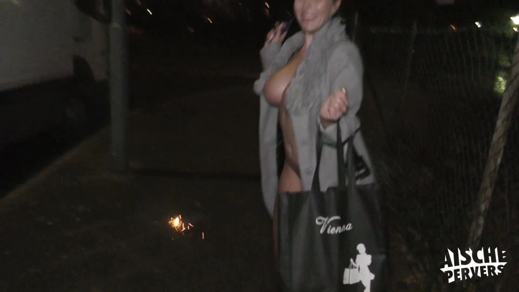 sexy foto nr. 6 von Nackt Böller zünden