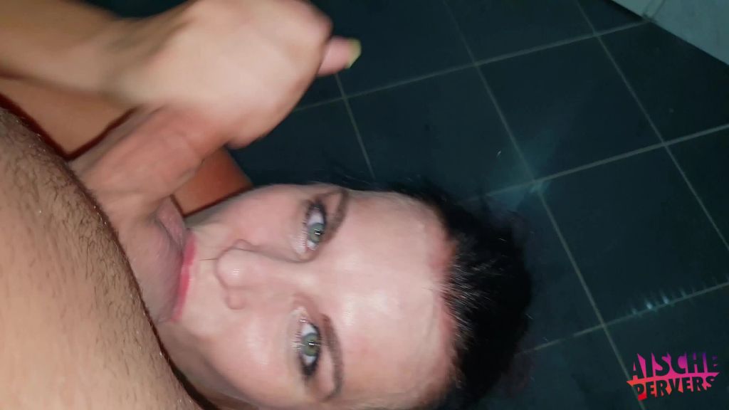 sexy foto nr. 8 von Spermabitch Extrem!Ich wollte doch nur mal kurz deepthroaten