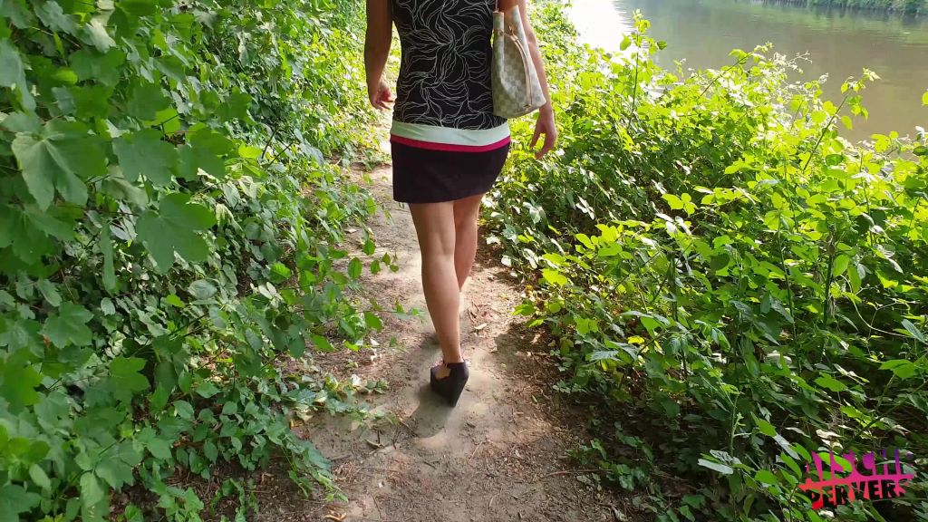 sexy foto nr. 2 von Rummelschlampe public gefickt mit Spermawalk