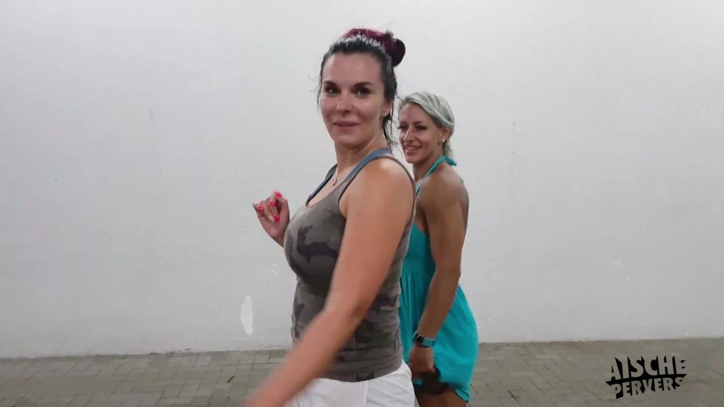sexy foto nr. 2 von Wettpissen mit FitXXXSandy! Wer pisst weiter?!