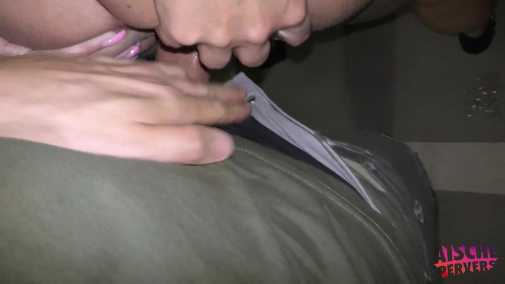 sexy foto nr. 5 von Chilliger Abend endet in Arschfick, Sperma und Pissorgie
