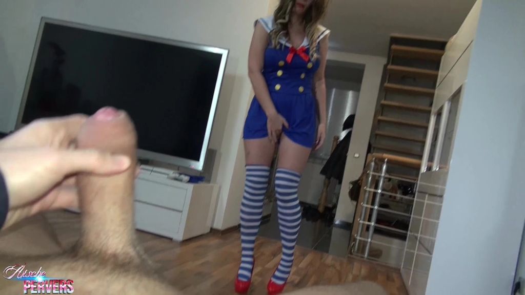 sexy foto nr. 2 von 3 Loch Karnevalsschlampe vollgespermt und anschaffen geschic