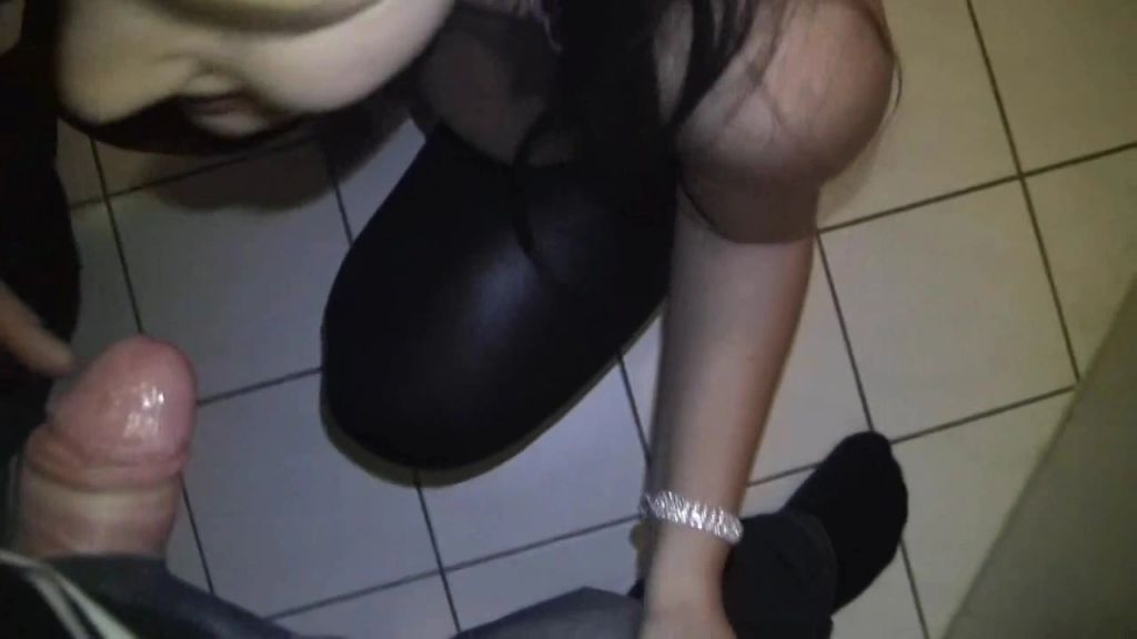 sexy foto nr. 6 von Minipimmel während der Party leergesaugt