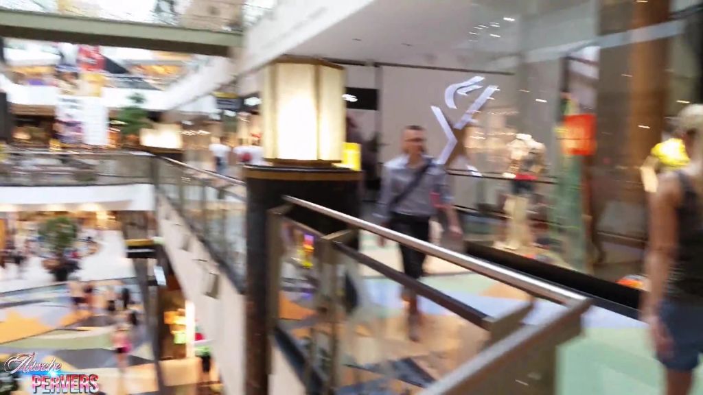 sexy foto nr. 2 von Geile Shoppingtour mit Mamas Lover