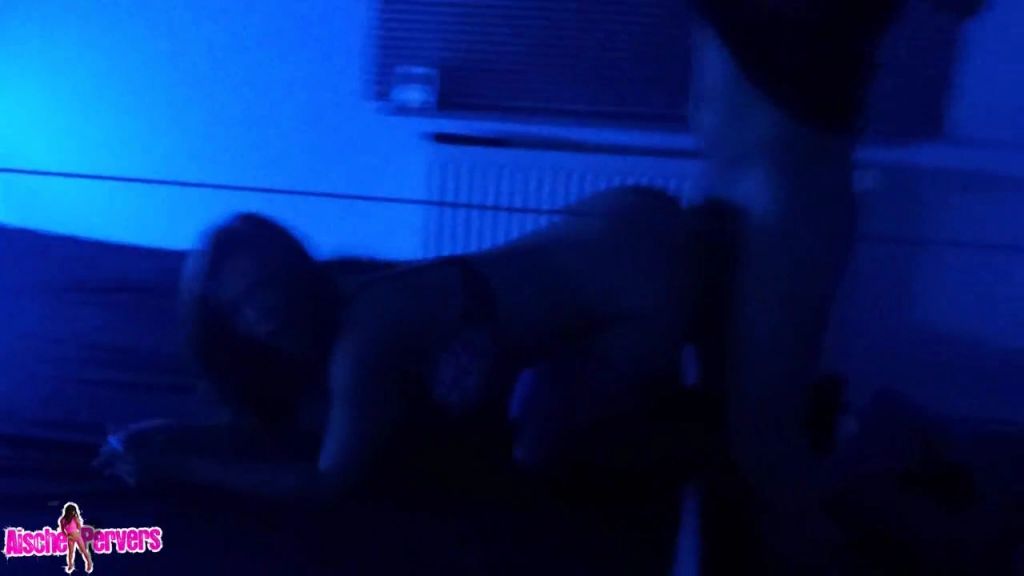 sexy foto nr. 7 von Studentin gnadenlos im Bordell verheizt