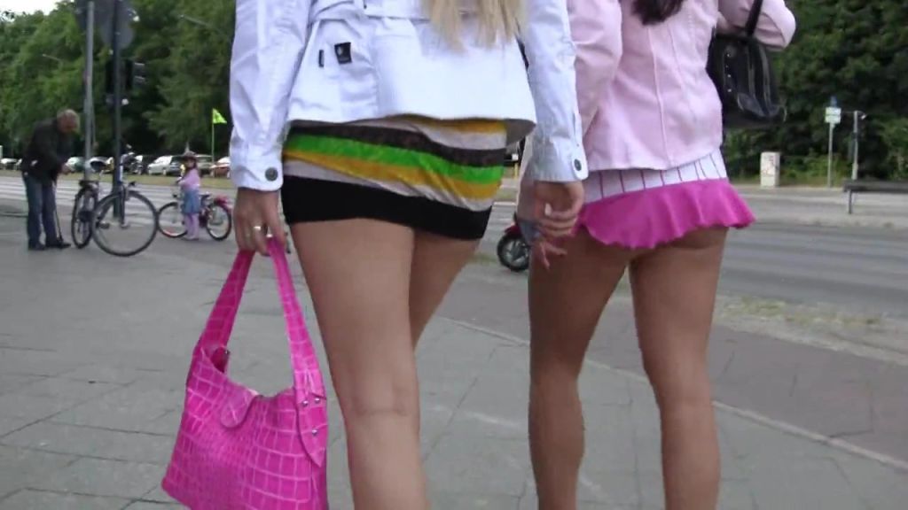 sexy foto nr. 3 von Upskirt Schlampen und Public Piss