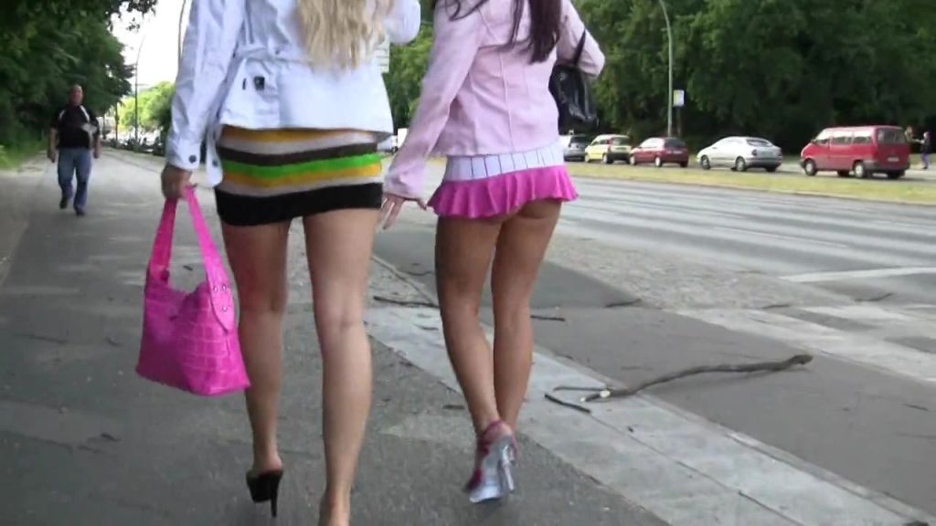 sexy foto nr. 4 von Upskirt Schlampen und Public Piss