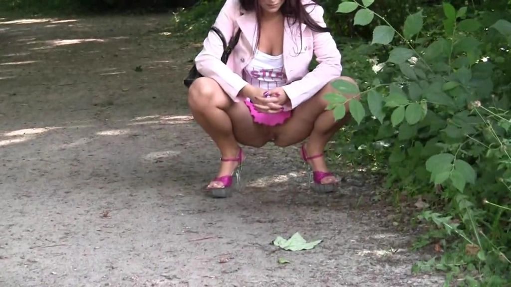 sexy foto nr. 10 von Upskirt Schlampen und Public Piss