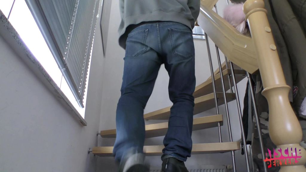 sexy foto nr. 2 von Er wixt auf Tubeseiten, ich ficke heimlich fremd auf der Tr60