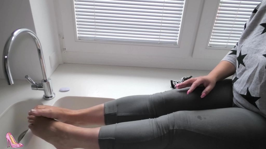 sexy foto nr. 10 von Leck meine Füsse sauber