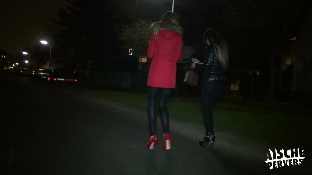 sexy foto nr. 6 von Walking and smoking in High Heels (FETISCH)