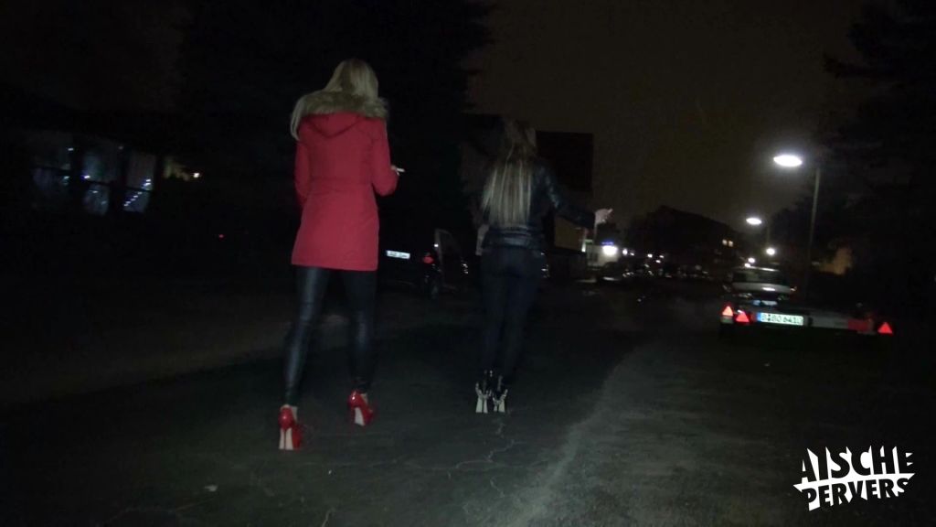 sexy foto nr. 8 von Walking and smoking in High Heels (FETISCH)