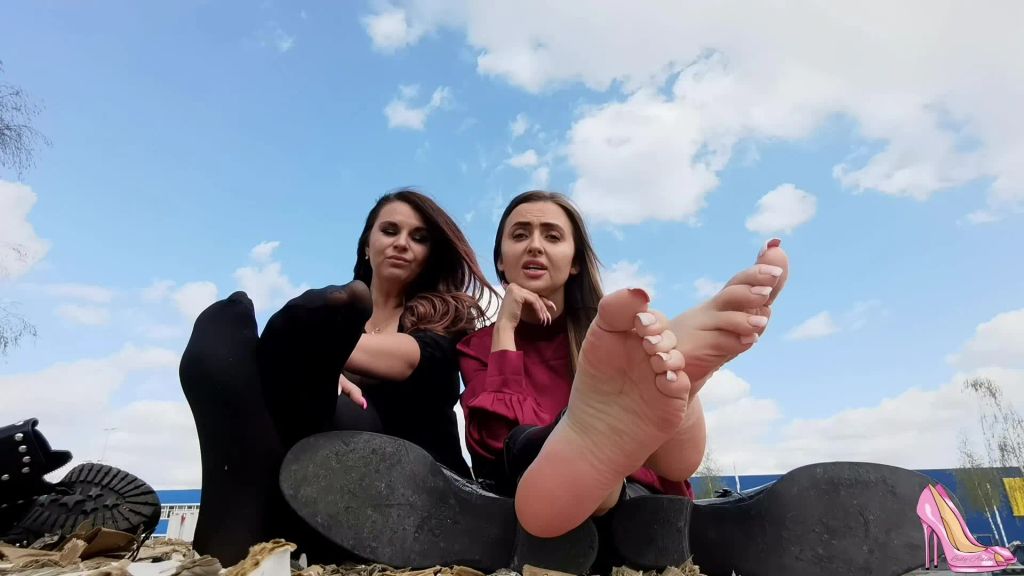 sexy foto nr. 7 von Doppelte Dominanz- Kannst du Fussknecht uns wiederstehen