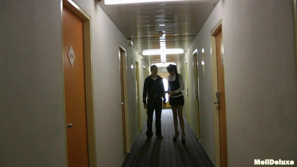 sexy foto nr. 1 von 18 Jähriger von notgeiler Hotelchefin benutzt