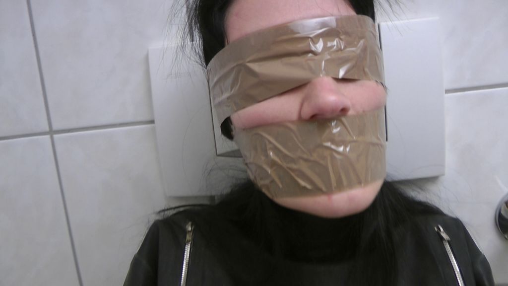 Ferkelchen als Toilettensau benutzt