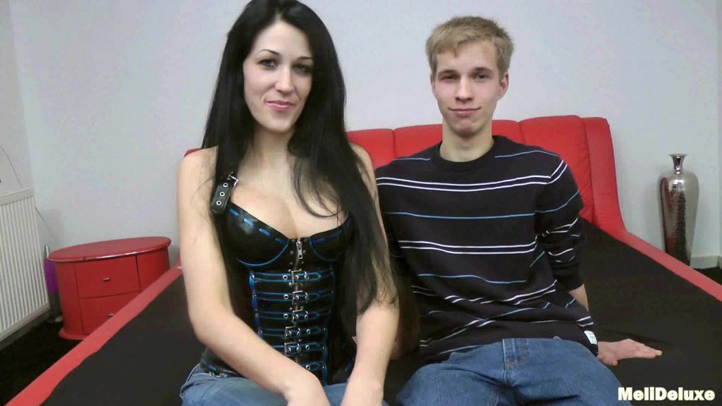 sexy foto nr. 1 von Unschuldigen Jungen Entjungfert