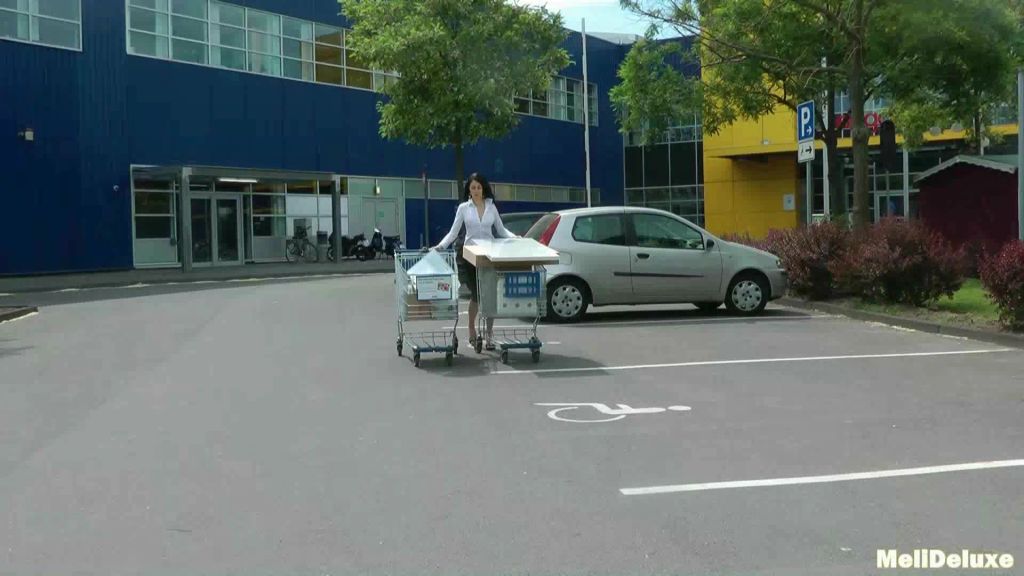 sexy foto nr. 1 von Süßen Jungspritzer beim Baumarkt abgewichst