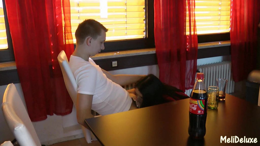 sexy foto nr. 6 von Feierschlampe holt sich Discobesuch nach Hause