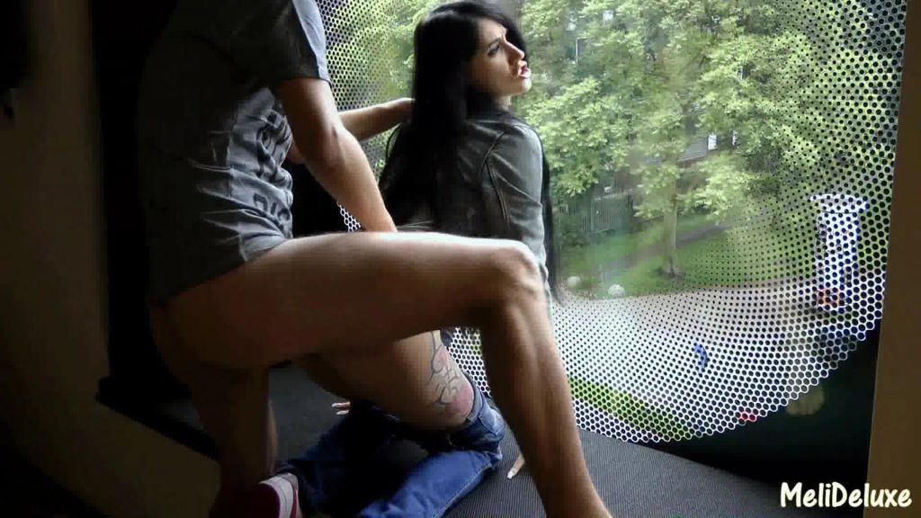 sexy foto nr. 7 von Krasser Fenster Fick mit versauter Spermafotze