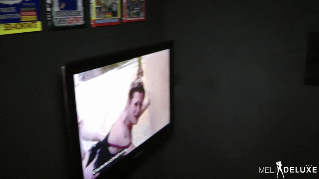 sexy foto nr. 8 von Student in der Wichskabine entjungfert