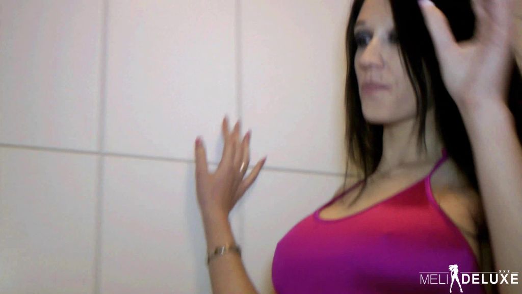 sexy foto nr. 9 von Feuchte Jungmuschi pisst