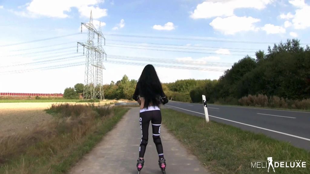 sexy foto nr. 5 von Geile Inliner Nutte Outdoor vernascht