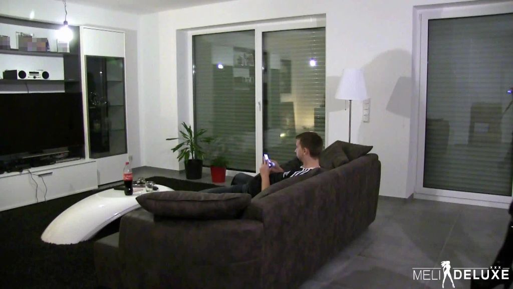sexy foto nr. 1 von Auf die Knie wo ich Schlampe hingehöre