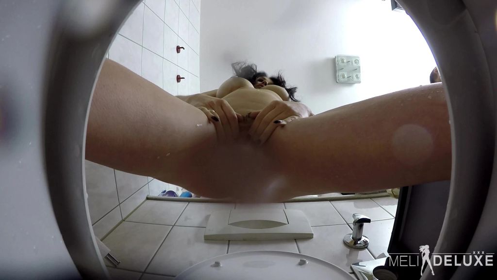 sexy foto nr. 6 von Krass ! So nah warst du mir noch nie beim Pissen