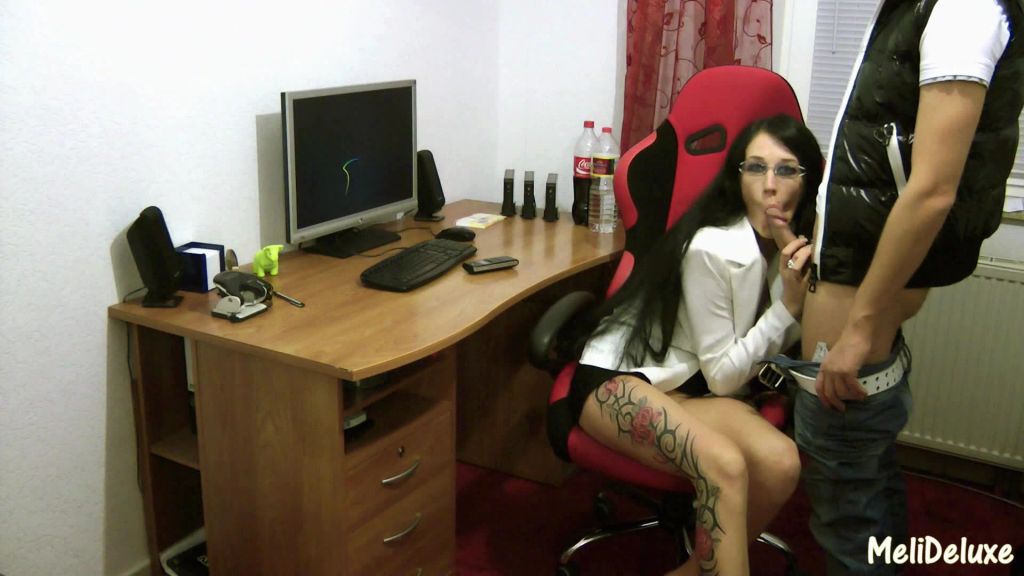 sexy foto nr. 4 von Im Büro wird gnadenlos gefickt