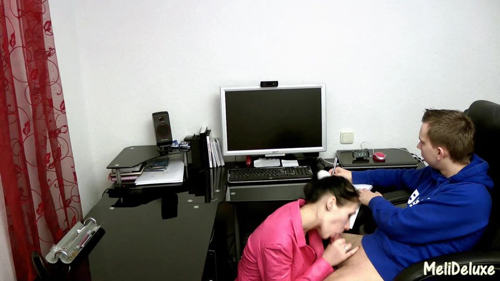 sexy foto nr. 5 von STUDENTEN FICK | Fick mich auf den Schreibtisch