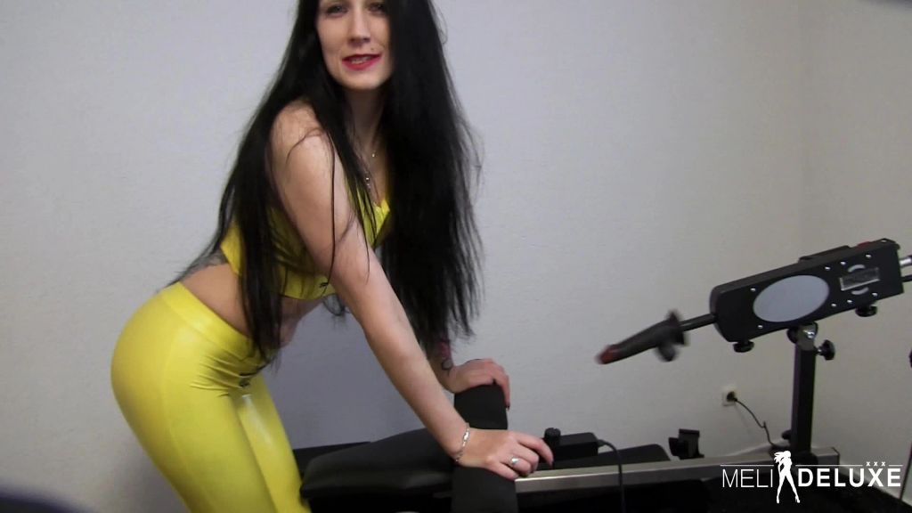 sexy foto nr. 2 von MASCHINENFICK | UNTERWÜRFIGE HOBBYNUTTE HARDCORE PENETRIERT