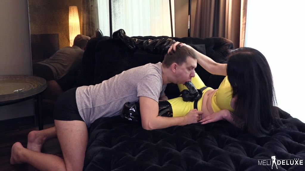 sexy foto nr. 6 von ABGERICHTET | DEVOTE FOTZE WIRD ZUR PERVERSEN LUTSCHNUTTE