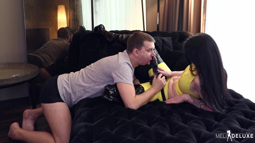 sexy foto nr. 7 von ABGERICHTET | DEVOTE FOTZE WIRD ZUR PERVERSEN LUTSCHNUTTE
