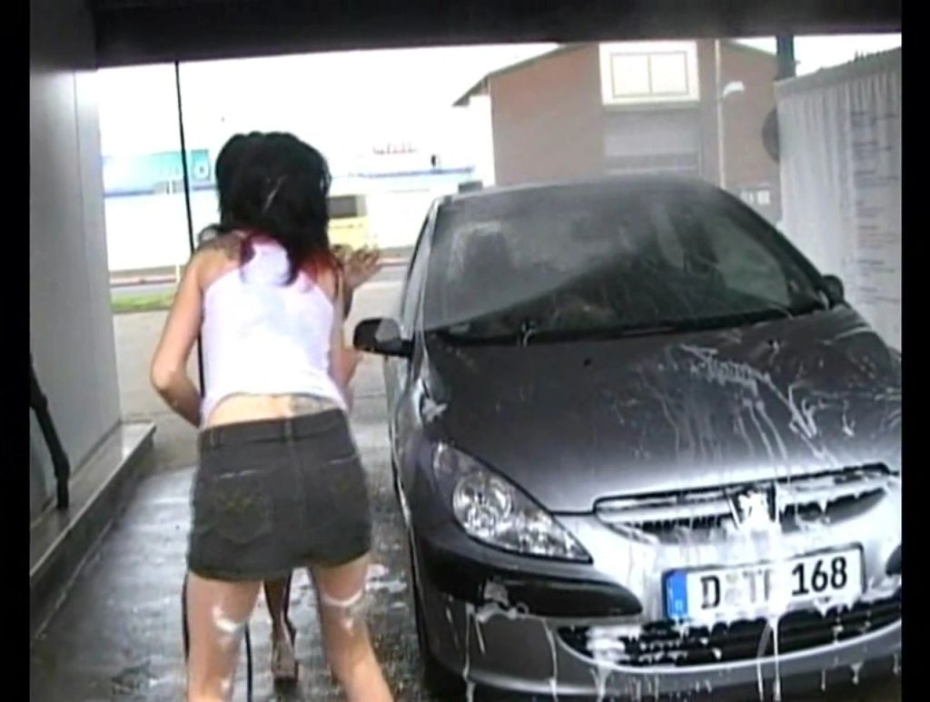 sexy foto nr. 7 von Carwash in Public