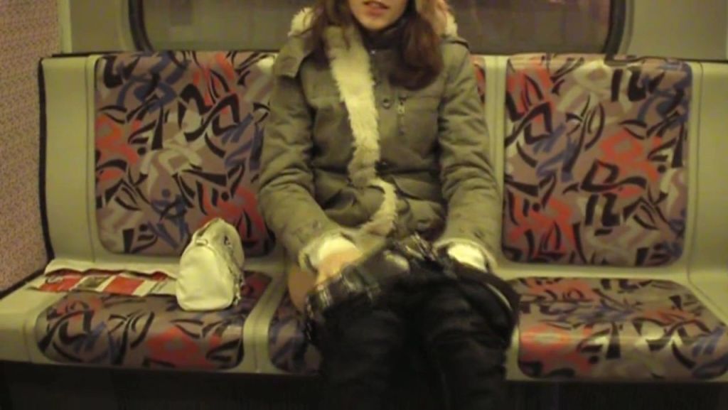 sexy foto nr. 2 von HOT in Berliner S-Bahn