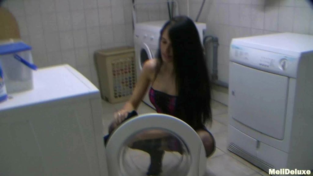 sexy foto nr. 1 von Kellerfick mit jungen Nachbarn