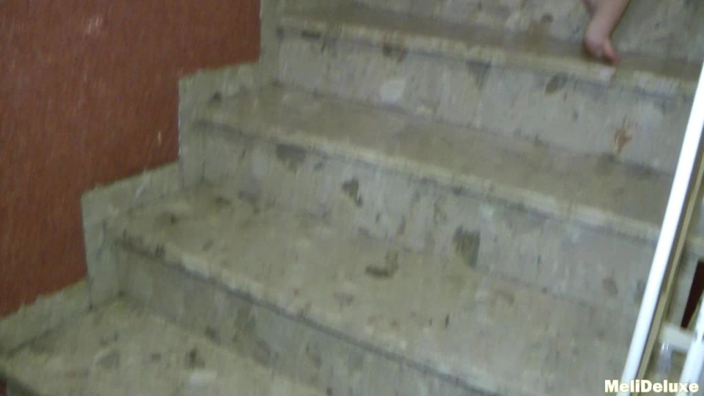 sexy foto nr. 4 von Mega Treppenpiss