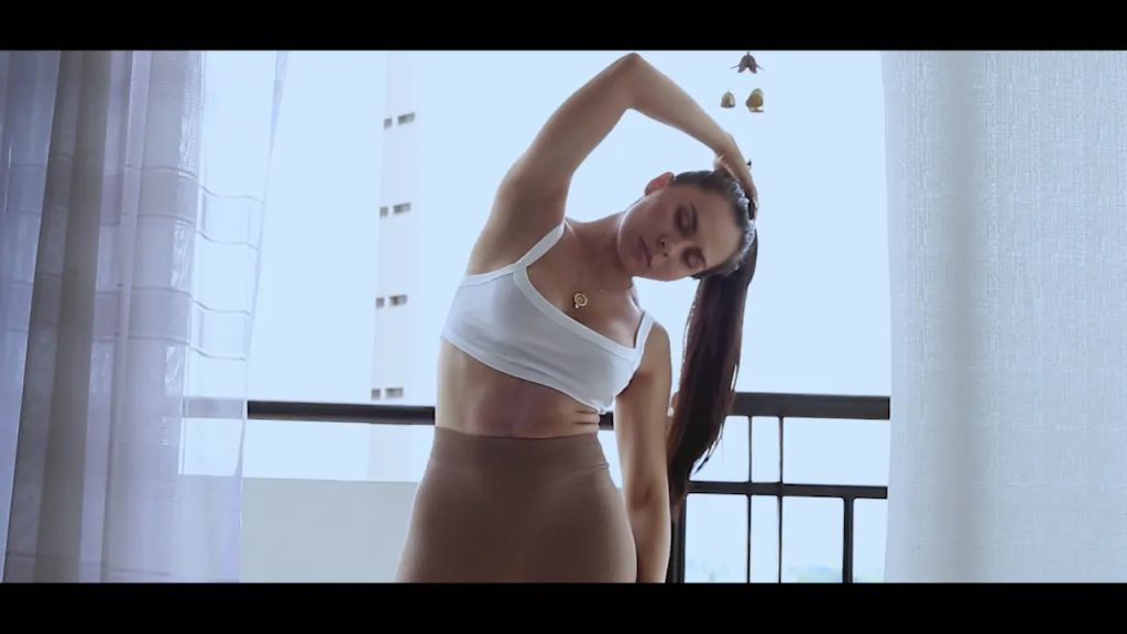 Vorschaubild 2 zum Video „Sexuelles Yoga und ein großer Chor, der sich in deine Liebe einschaltet 1“