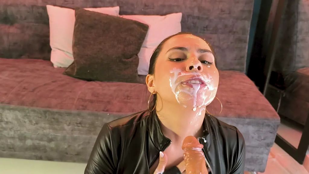 Vorschaubild 10 zum Video „Mein Latexanzug ist mit deinem Sperma befleckt.“