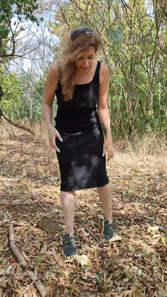 sexy foto nr. 4 von Pissloch lässt Outdoor alles raus