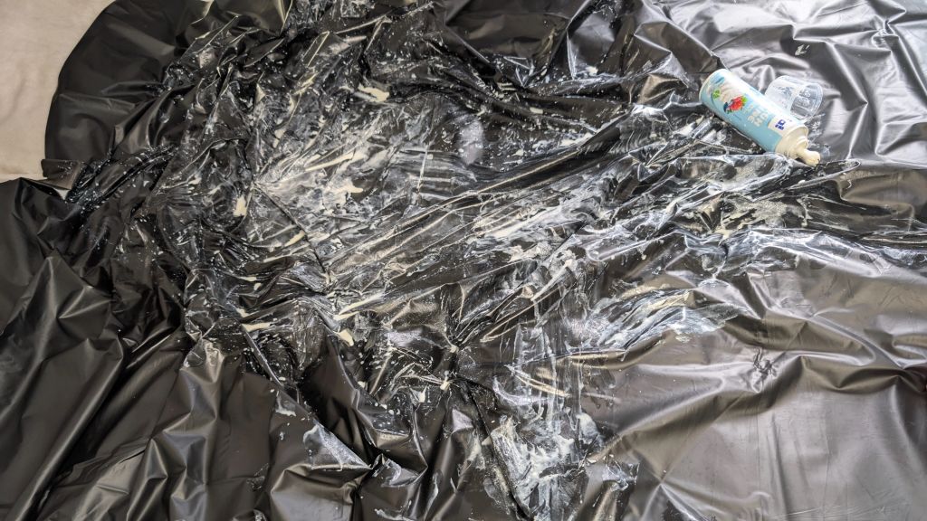 Süßer Wahnsinn: Sprühsahne-Action auf die Spitze getrieben