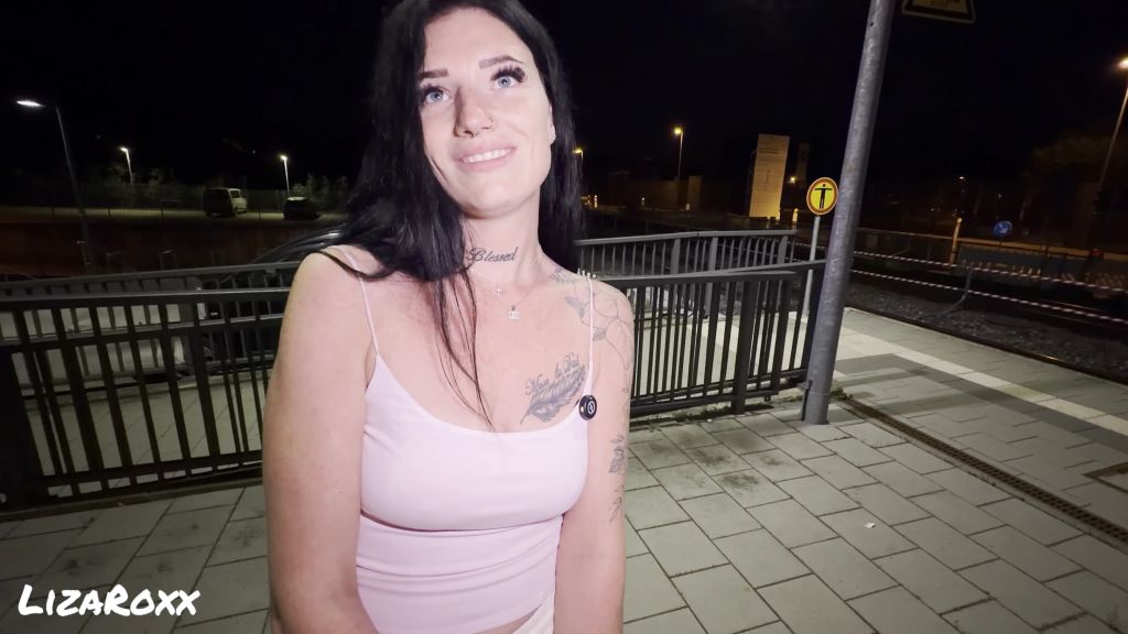 Vorschaubild 2 zum Video „Risky Smoking Blowjob Am Bahnhof“