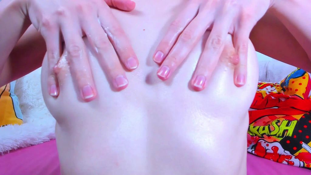 sexy foto nr. 5 von Lotion auf kleinen Titten Extreme Nahaufnahmen - Up