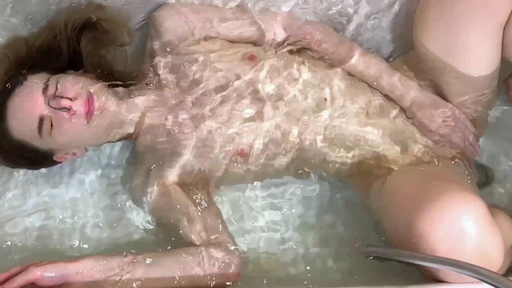 sexy foto nr. 9 von Masturbieren unter Wasser