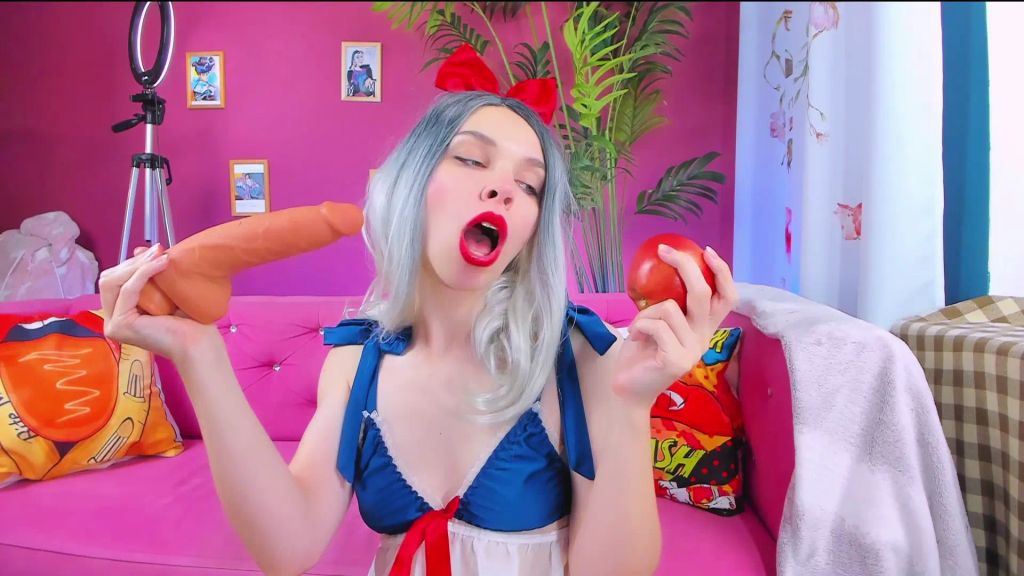 sexy foto nr. 3 von Deepthroat - Geile Märchenprinzessin schluckt großen Dildo