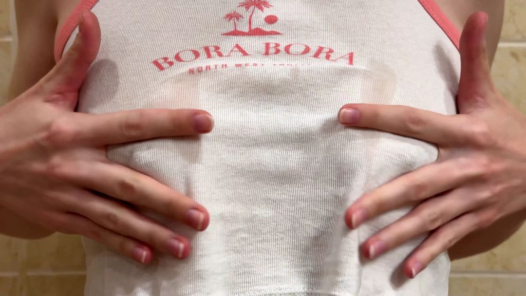 sexy foto nr. 1 von Extreme Close-Up Nipples Tease With Toothbrush & Toothpaste